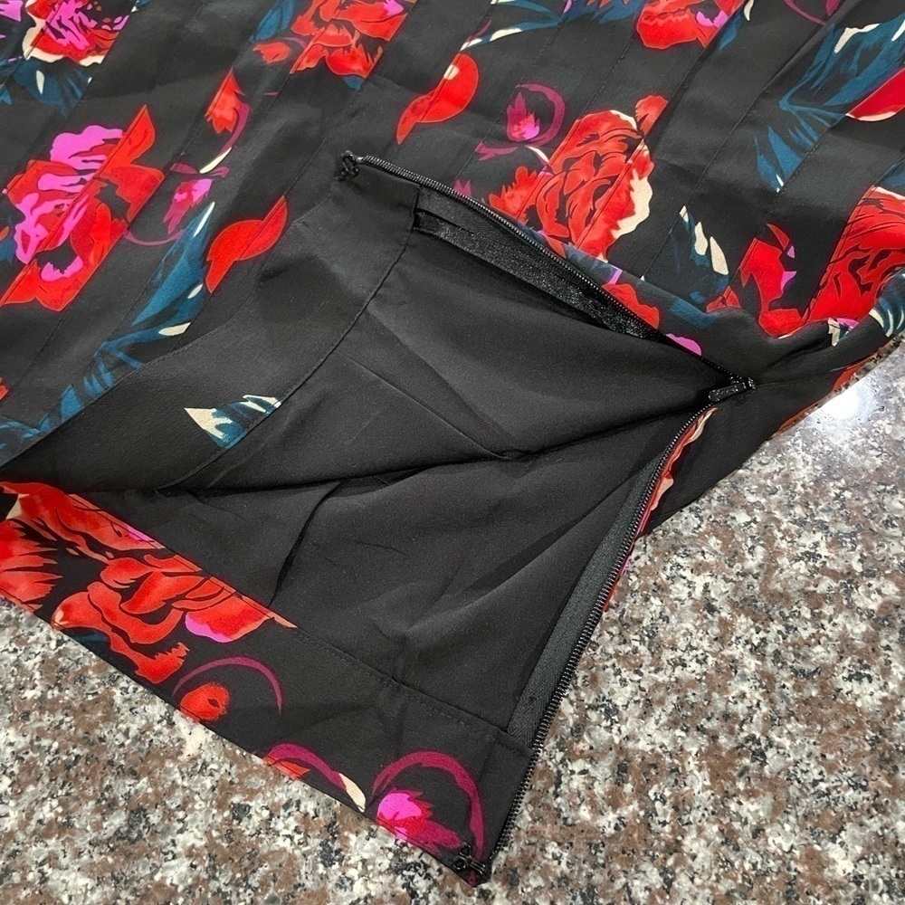 💰3 For $25.00 💰DKNY Pleated flower skirt SZ 6 - Picture 4 of 5